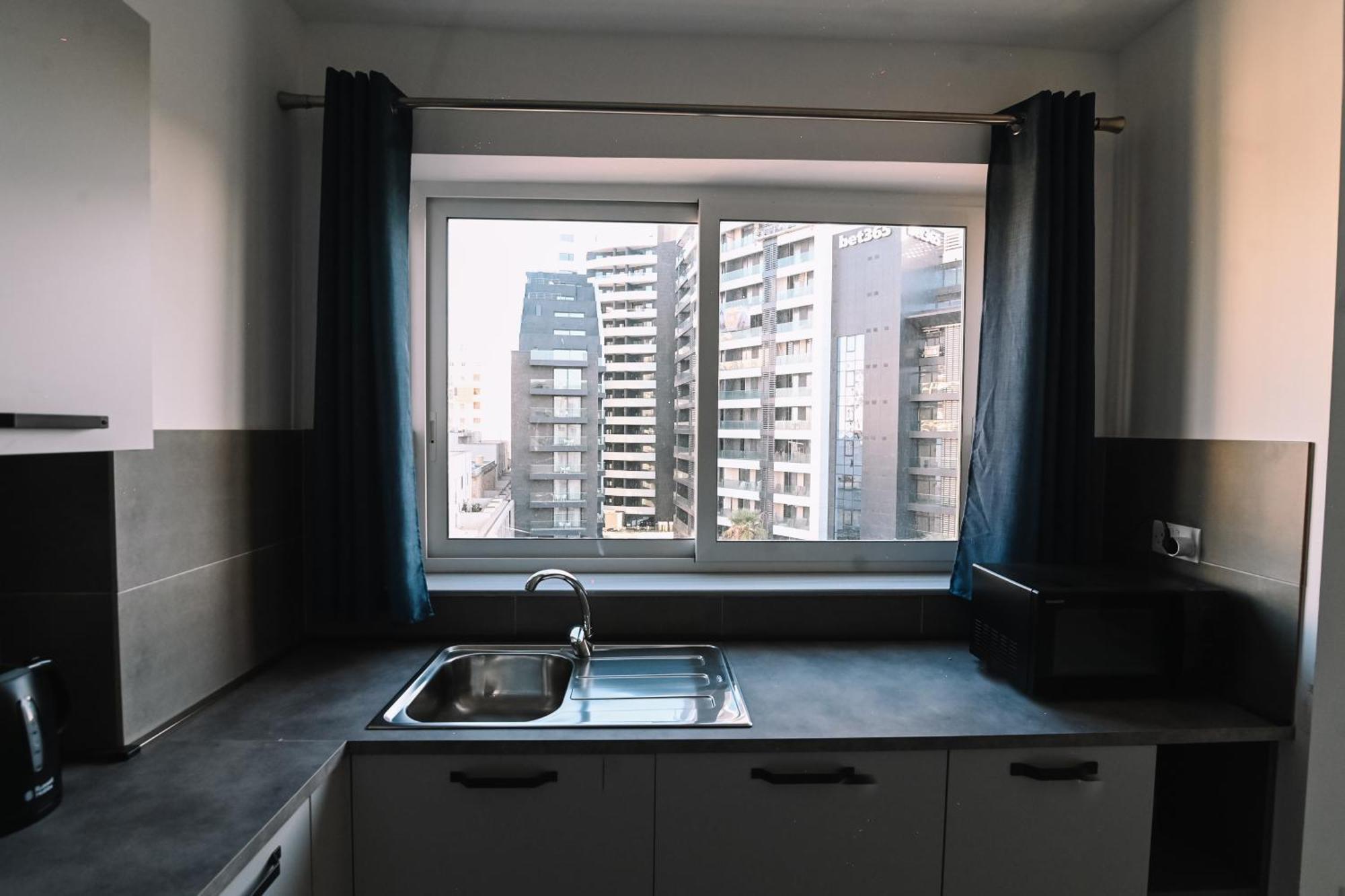Bright 2 Bedroom Flat In Sliema! Bagian luar foto
