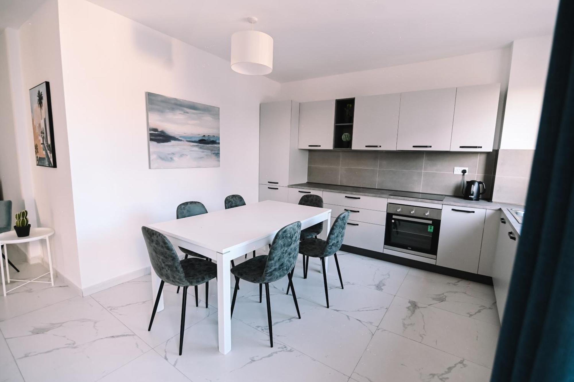 Bright 2 Bedroom Flat In Sliema! Bagian luar foto