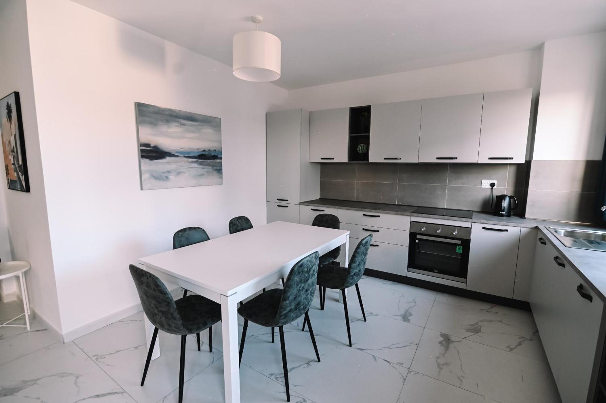 Bright 2 Bedroom Flat In Sliema! Bagian luar foto